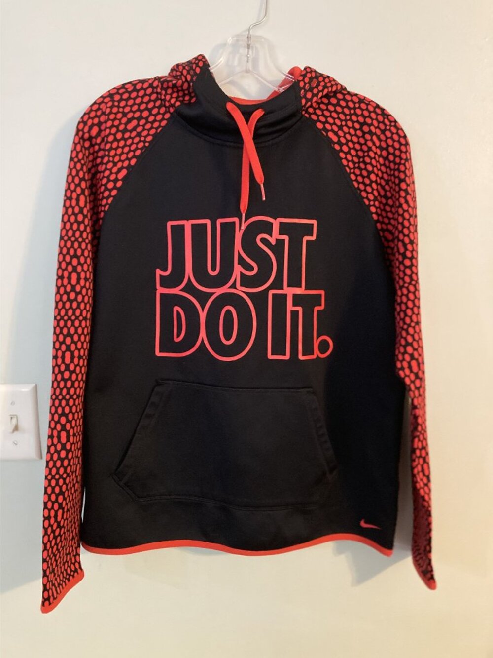 Nike Therma-Fit "Just Do It" Hoodie Medium Red/Black Polka Dot Sleeves Kangaroo